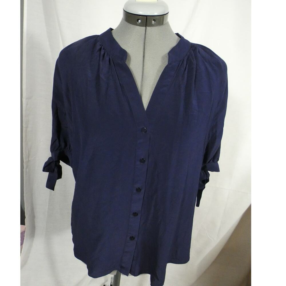Antonio Melani Women's Medium Blue Silk Blouse Short Sleeves V-Neckline Buttons